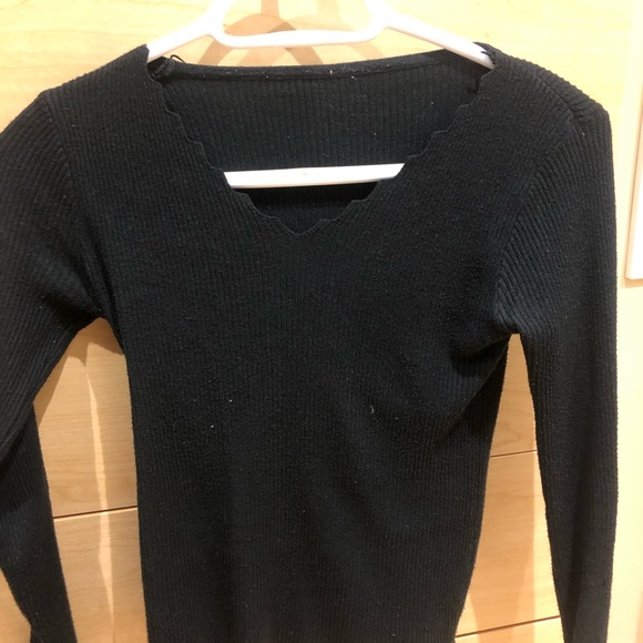 Like new basic sweater - Picture 2 of 2